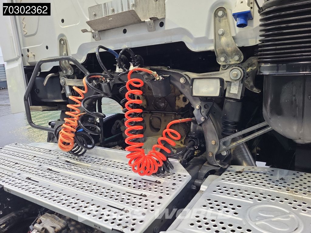 Mercedes Actros 1942 4X2 GigaSpace NL-Truck 80% Tyres