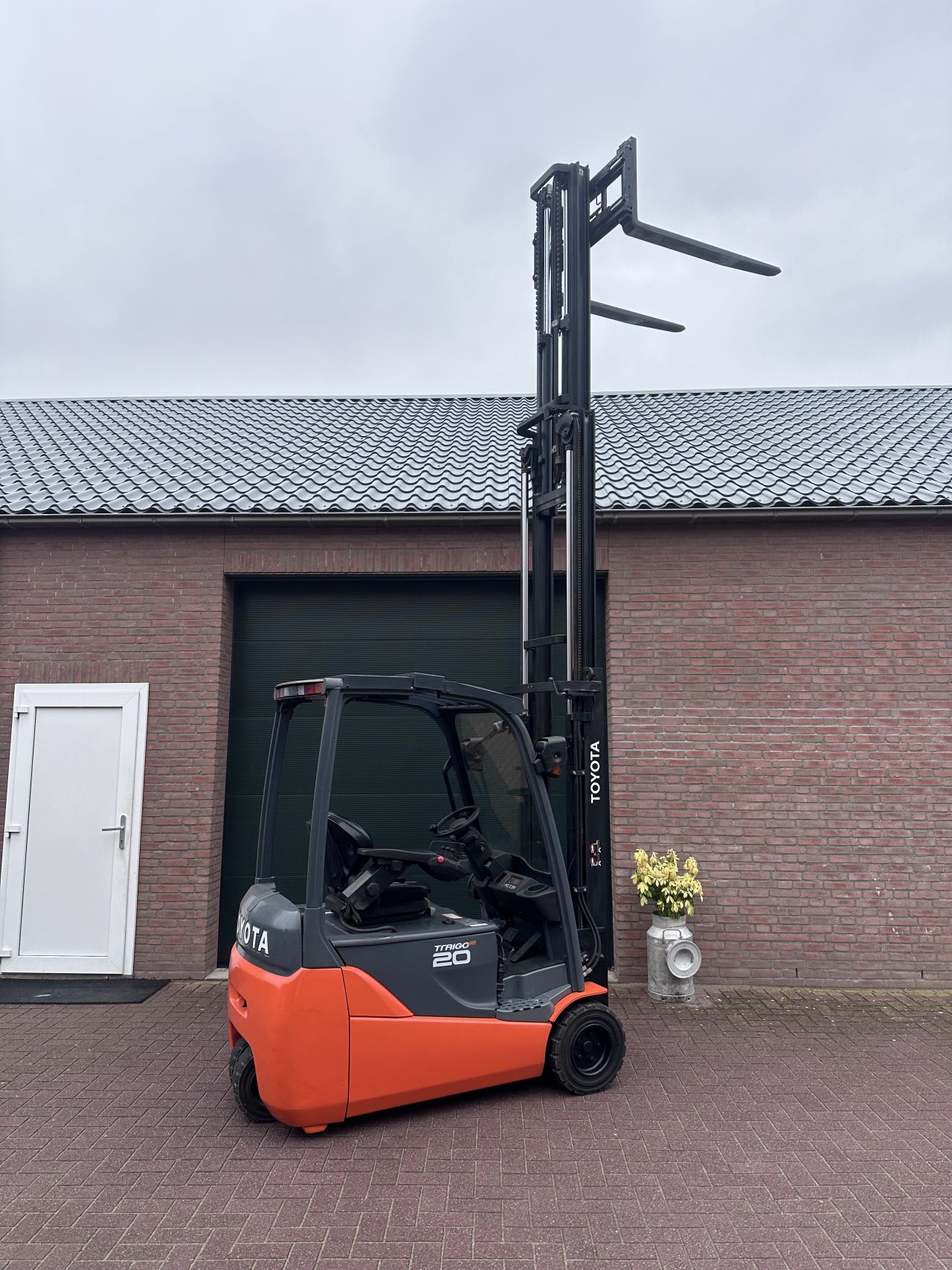 Toyota 8FBET20 2000kg 3700 uur triplo elektrische heftruck