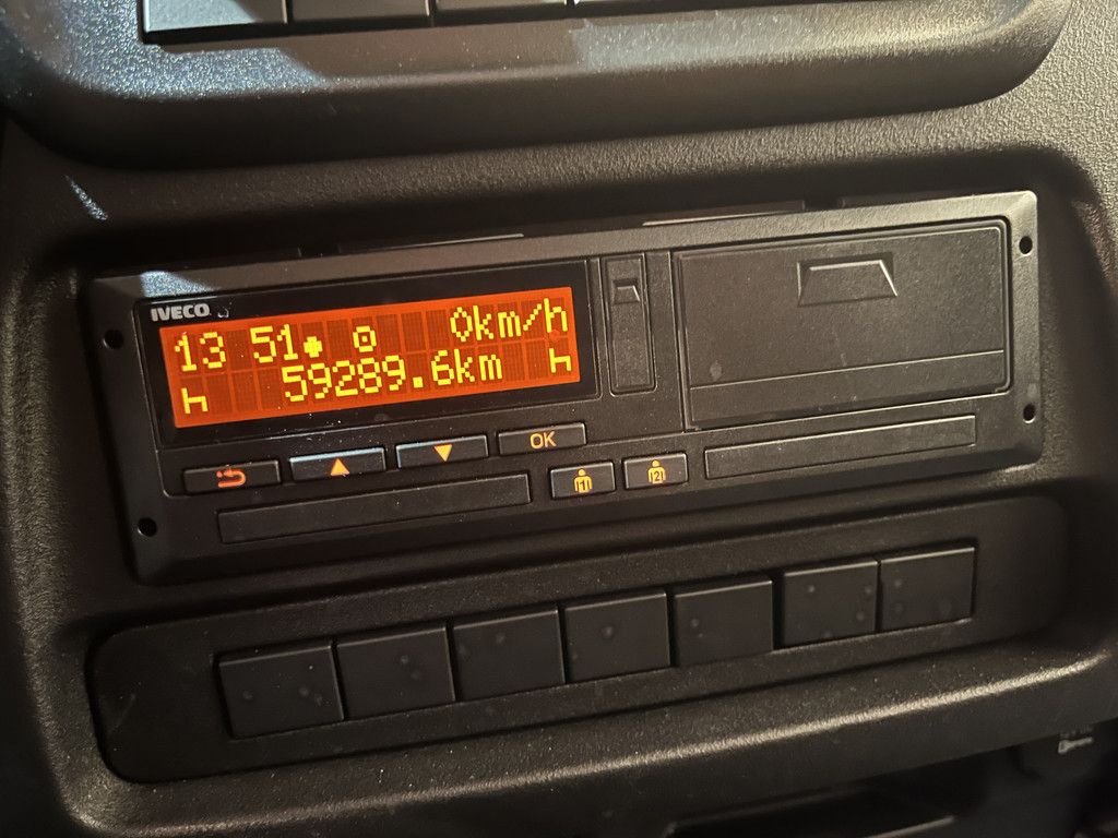 Iveco Daily 50C18 3.0 Bakwagen / Euro 6 / Zweedse Bak / Luchtvering / Airco / Cruise Control / CarPlay / C-Rijbewijs / 59.400 KM !!