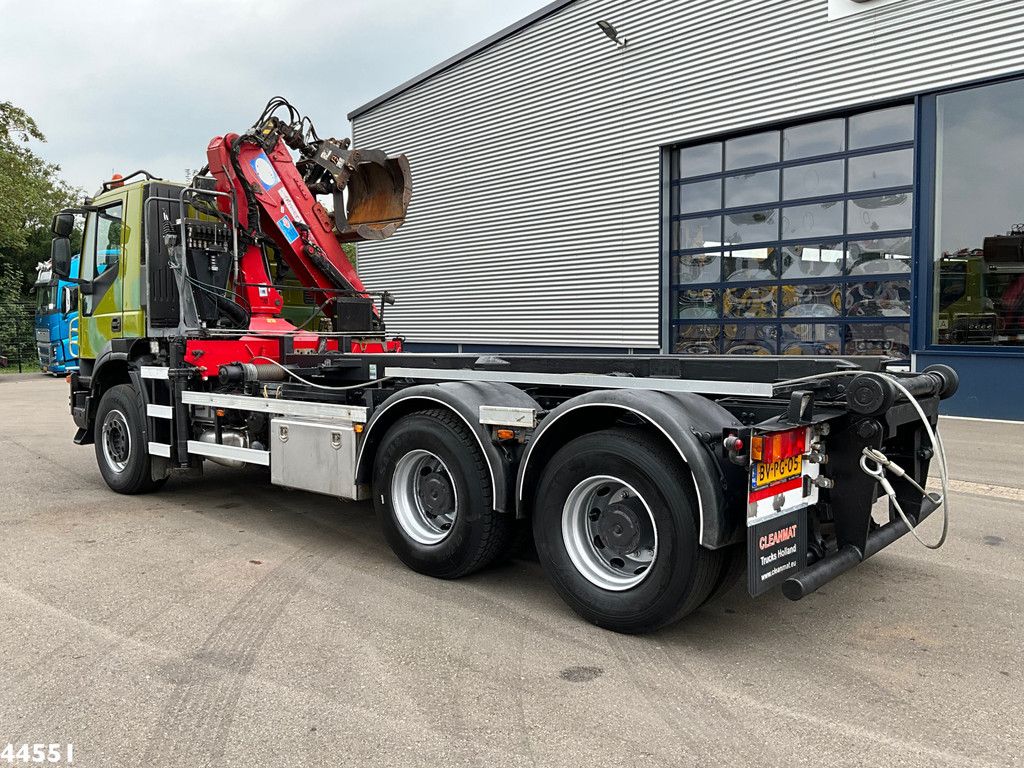 Iveco AD260T41 6x4 HMF 16 Tonmeter Z-kraan