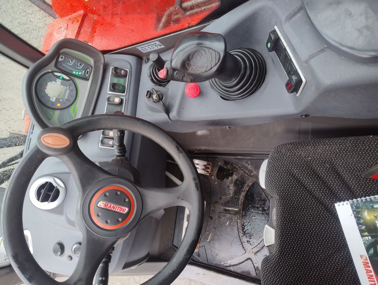 Manitou MLT625-75H vereiker +voerhapper bak en palletvork