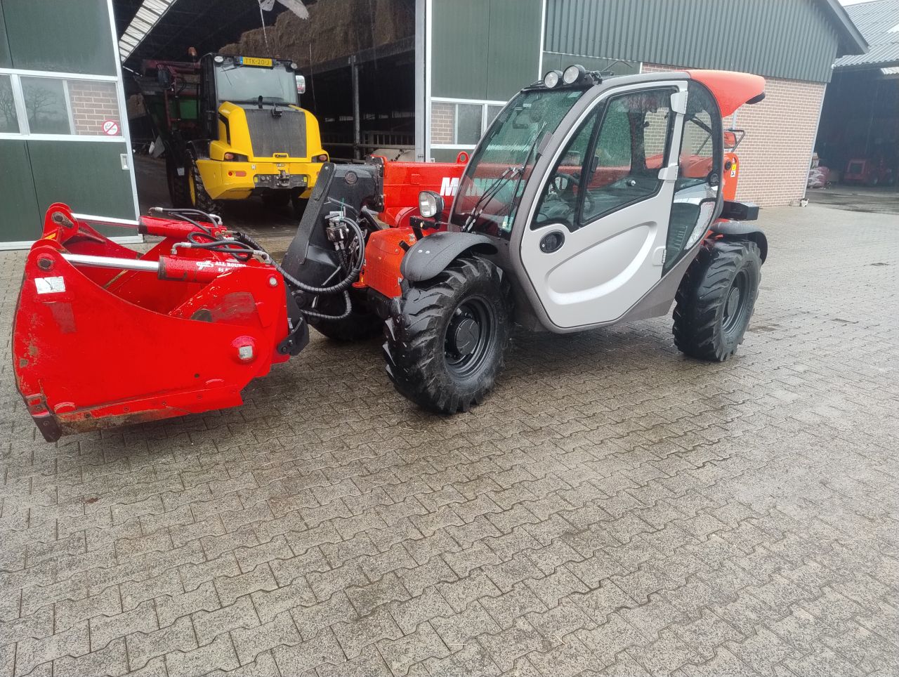 Manitou MLT625-75H vereiker +voerhapper bak en palletvork