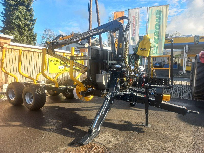 Country T90S mit Kran 700 Pro