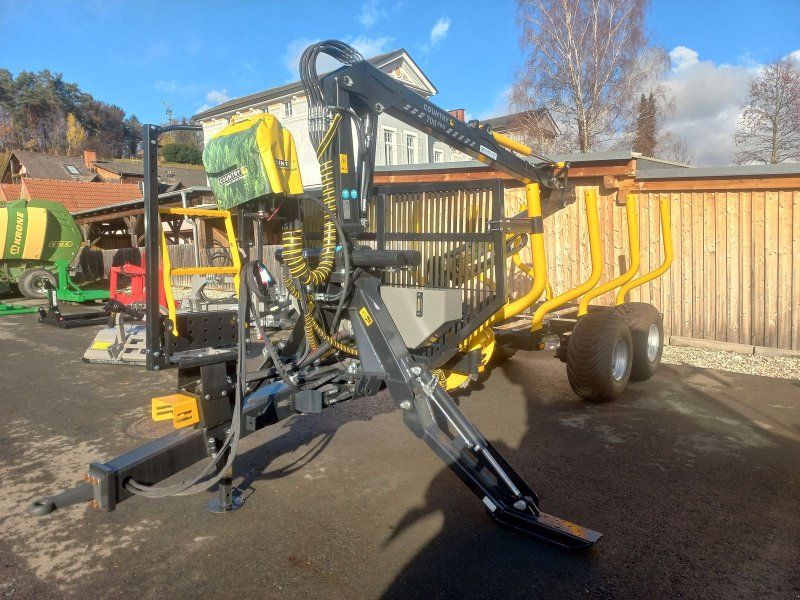 Country T90S mit Kran 700 Pro