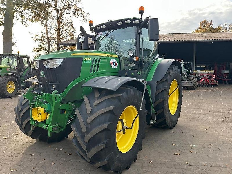 John Deere 6215 R mit GPS RTK