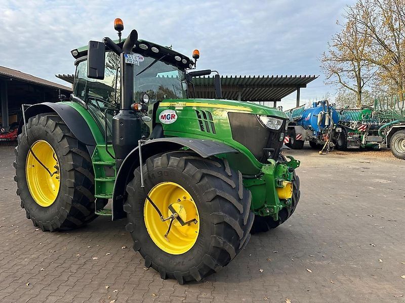 John Deere 6215 R mit GPS RTK