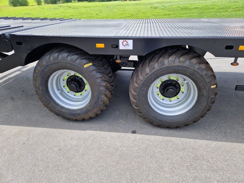 Dinapolis 8,0m Ballenwagen Hydraulisch absenkbare Rampen Druckluft LED