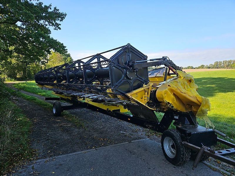 New Holland Getreideschneidwerk 10.67m Brandschaden