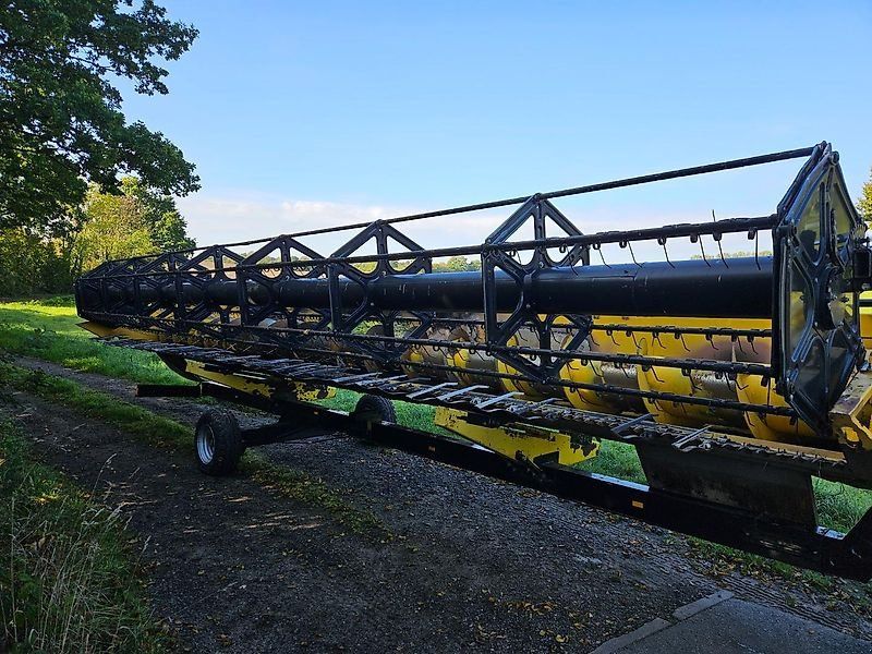 New Holland Getreideschneidwerk 10.67m Brandschaden