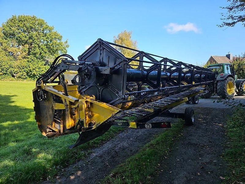 New Holland Getreideschneidwerk 10.67m Brandschaden