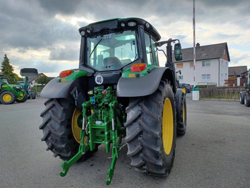 John Deere 6120M