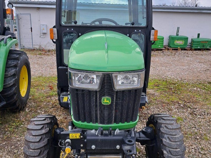 John Deere 2032R