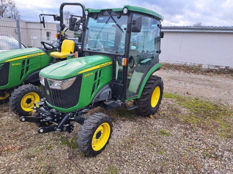 John Deere 2032R