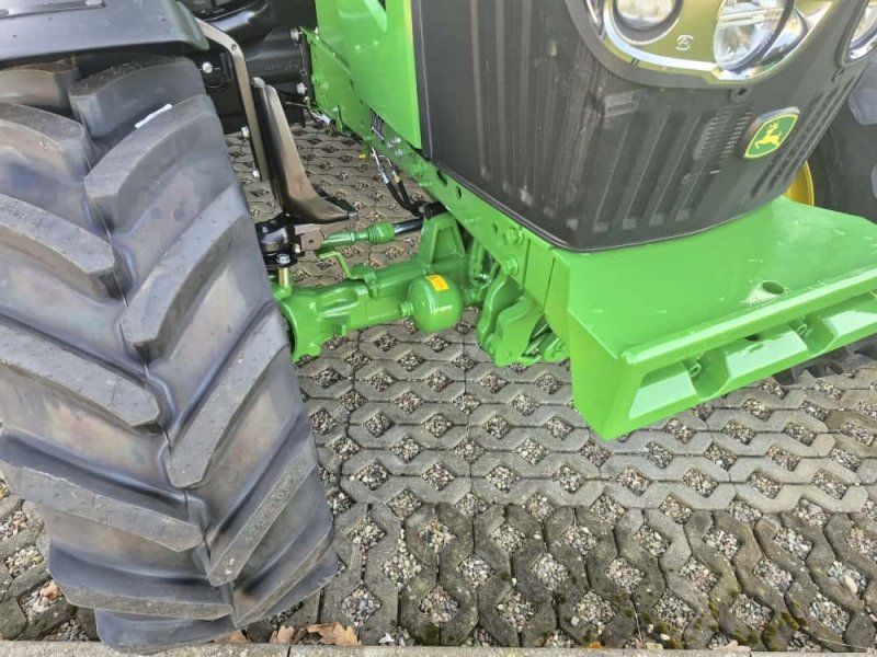 John Deere 6M 105