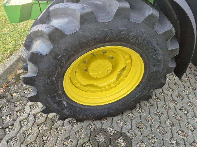 John Deere 6M 105