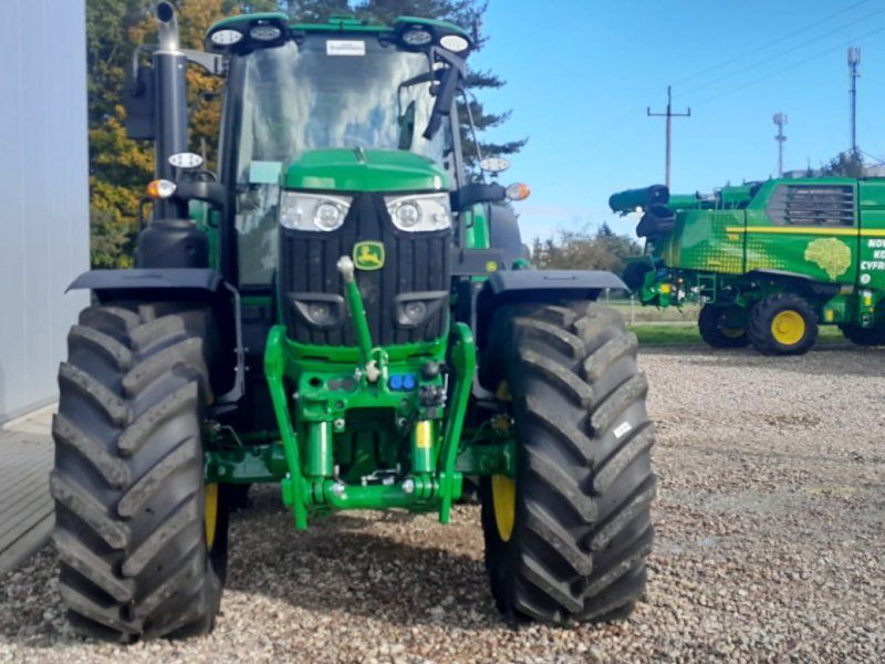 John Deere 6M 220