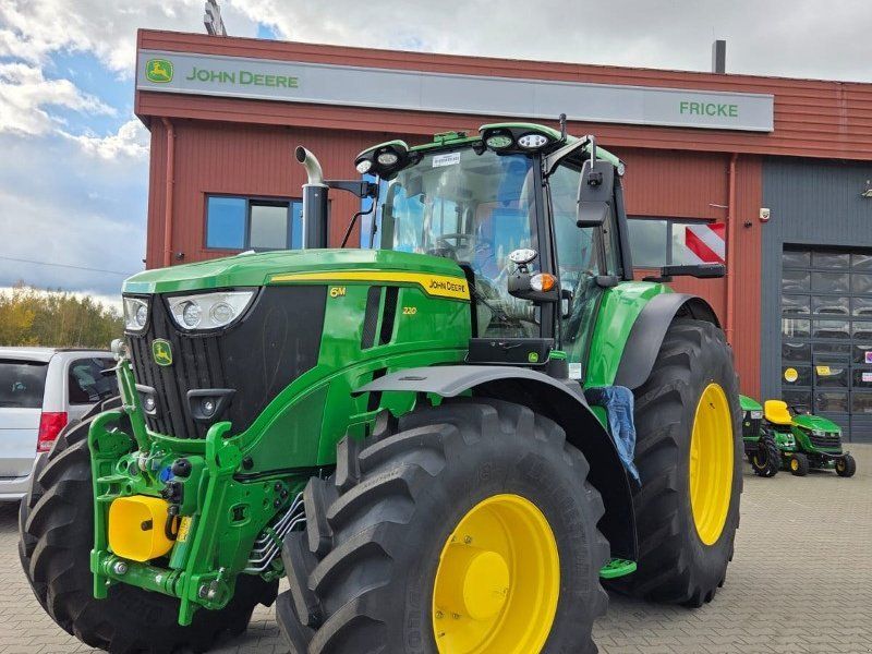 John Deere 6M 220