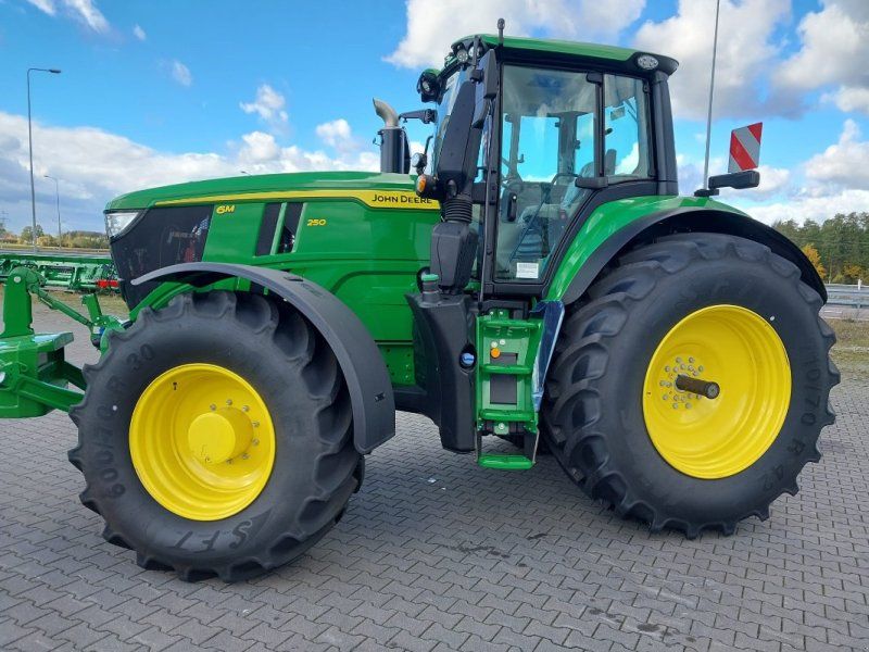John Deere 6M 250