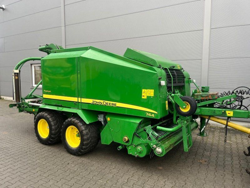 John Deere 744 Premium