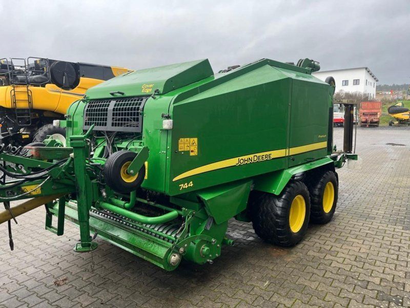 John Deere 744 Premium