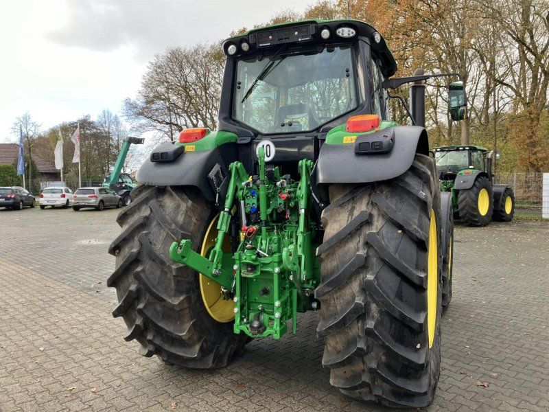 John Deere 6195M