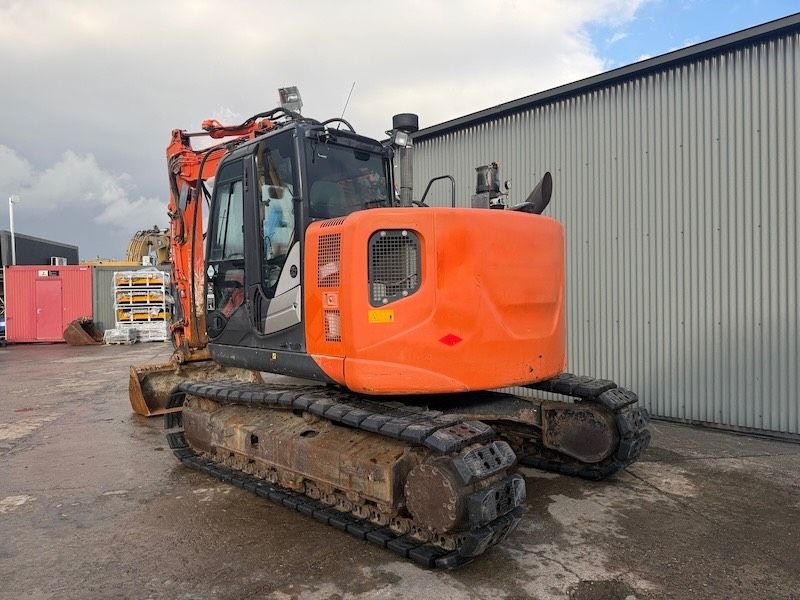 Hitachi ZX 135 US 5-B