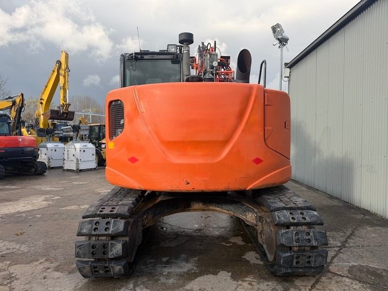 Hitachi ZX 135 US 5-B