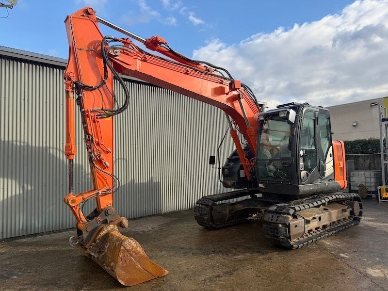 Hitachi ZX 135 US 5-B