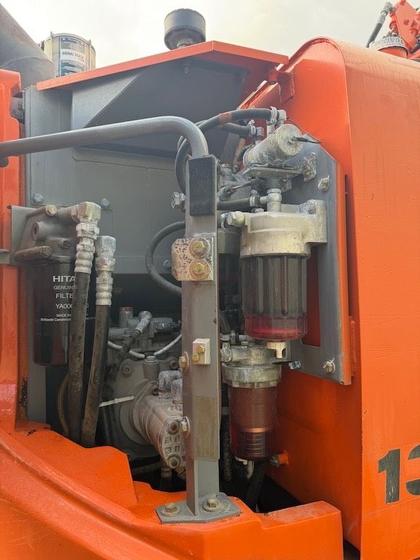 Hitachi ZX 135 US 5-B