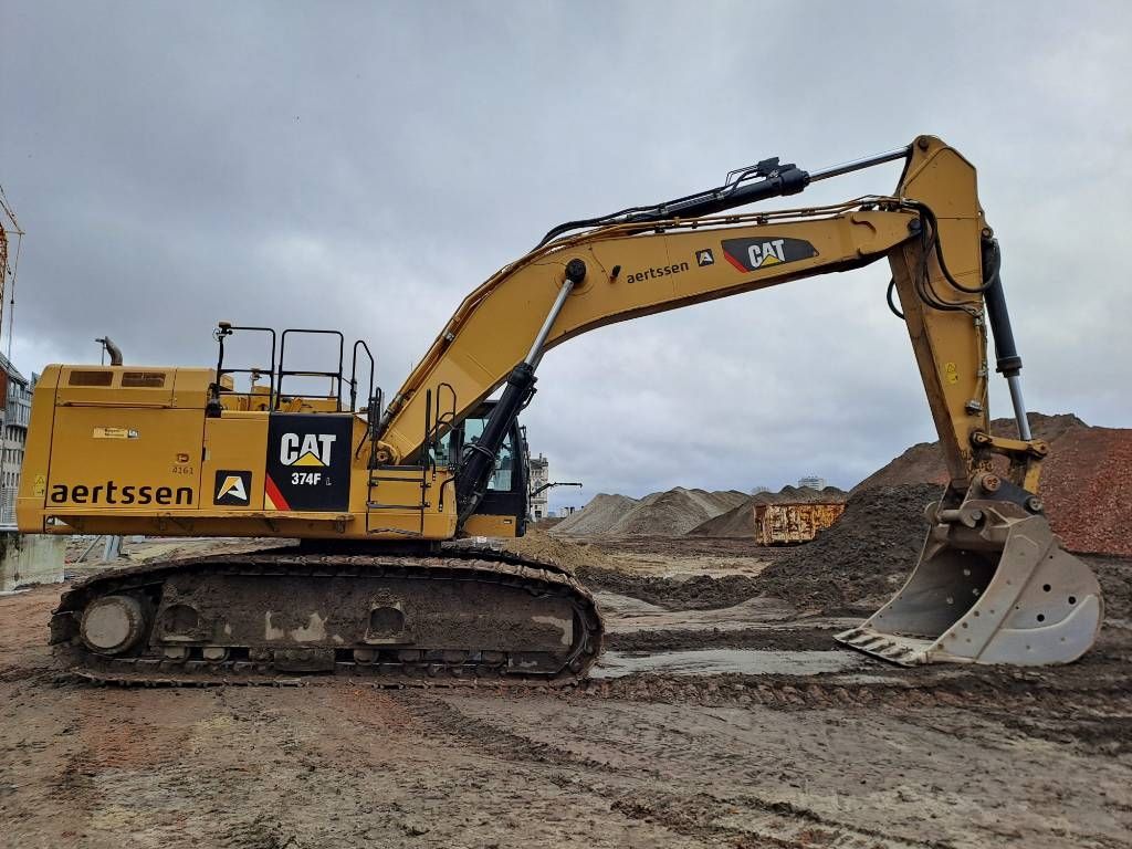 CAT 374FL