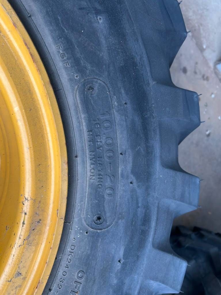 Bridgestone 1000 x 20 Set / 10.00 x 20: 4x2 Tyres