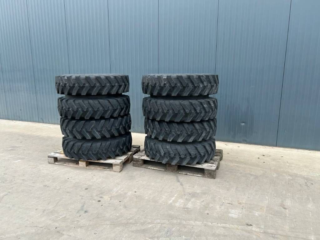 Bridgestone 1000 x 20 Set / 10.00 x 20: 4x2 Tyres