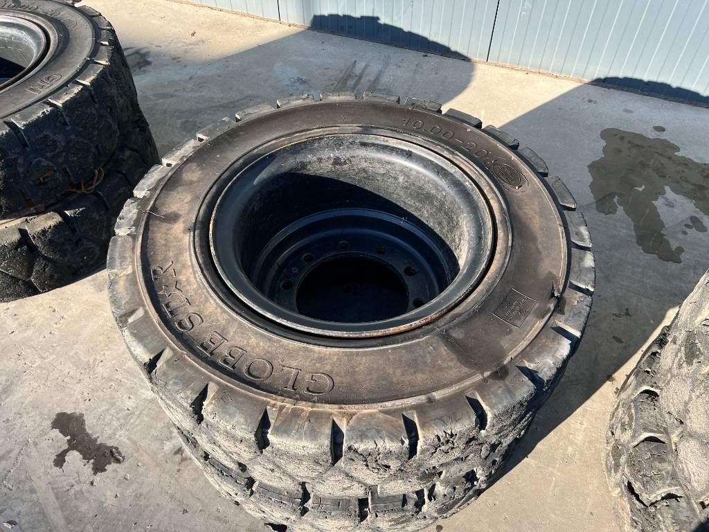 Globe Star 10.00 x 20 / 1000 x 20 Solid Tires / Vol Rubb