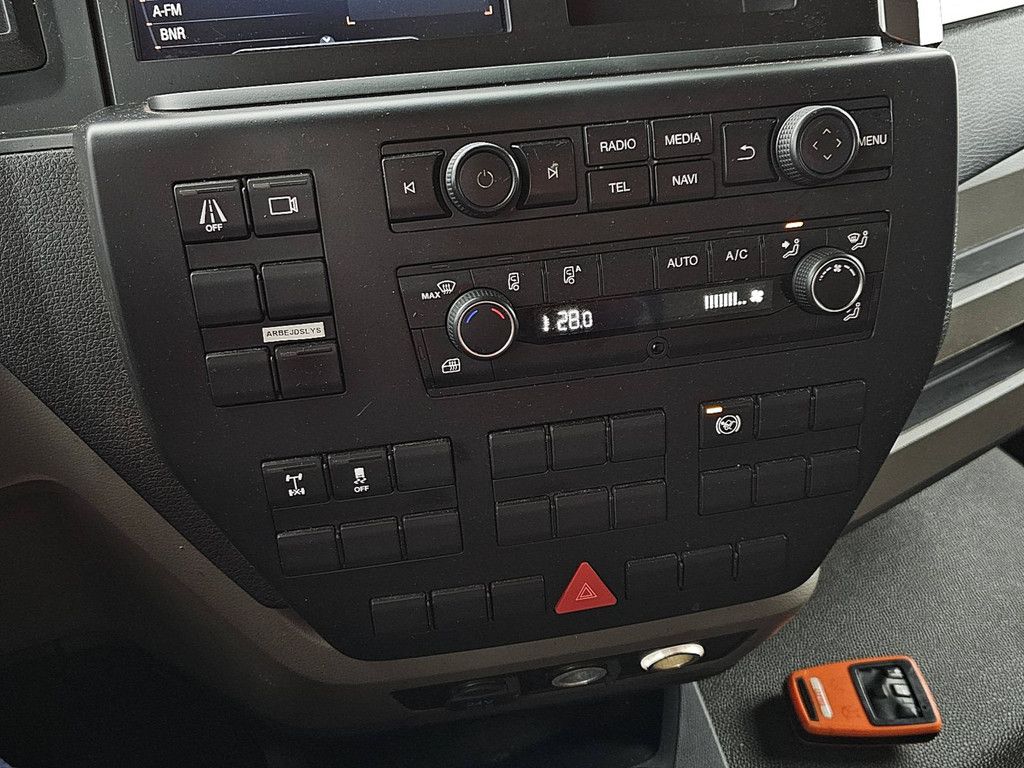 M.A.N. 12.220 TGL bl airco taillift