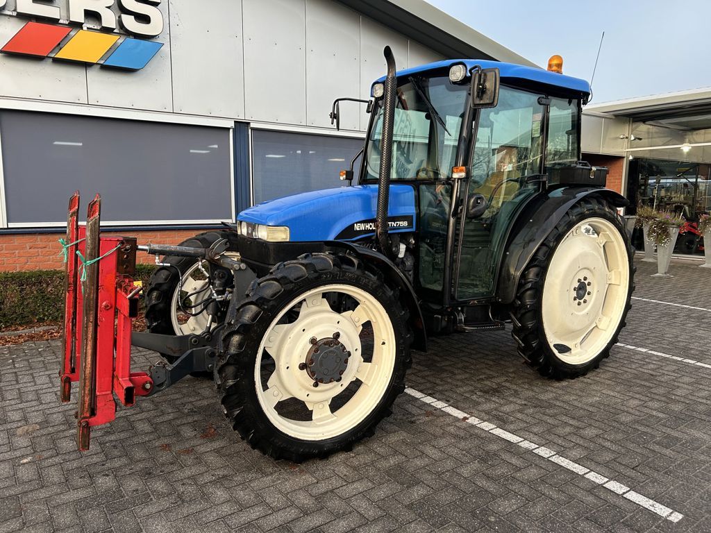 New Holland TN75S