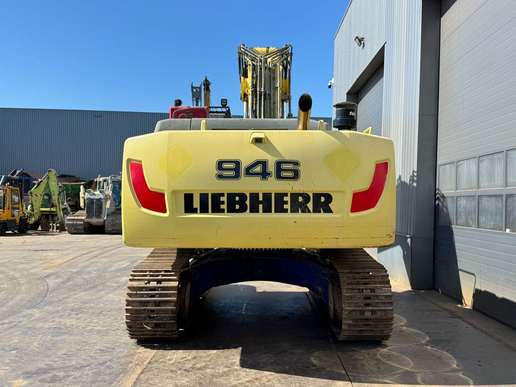 Liebherr R946 - triple boom