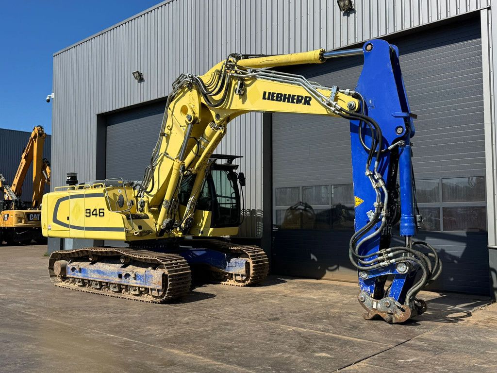 Liebherr R946 - triple boom