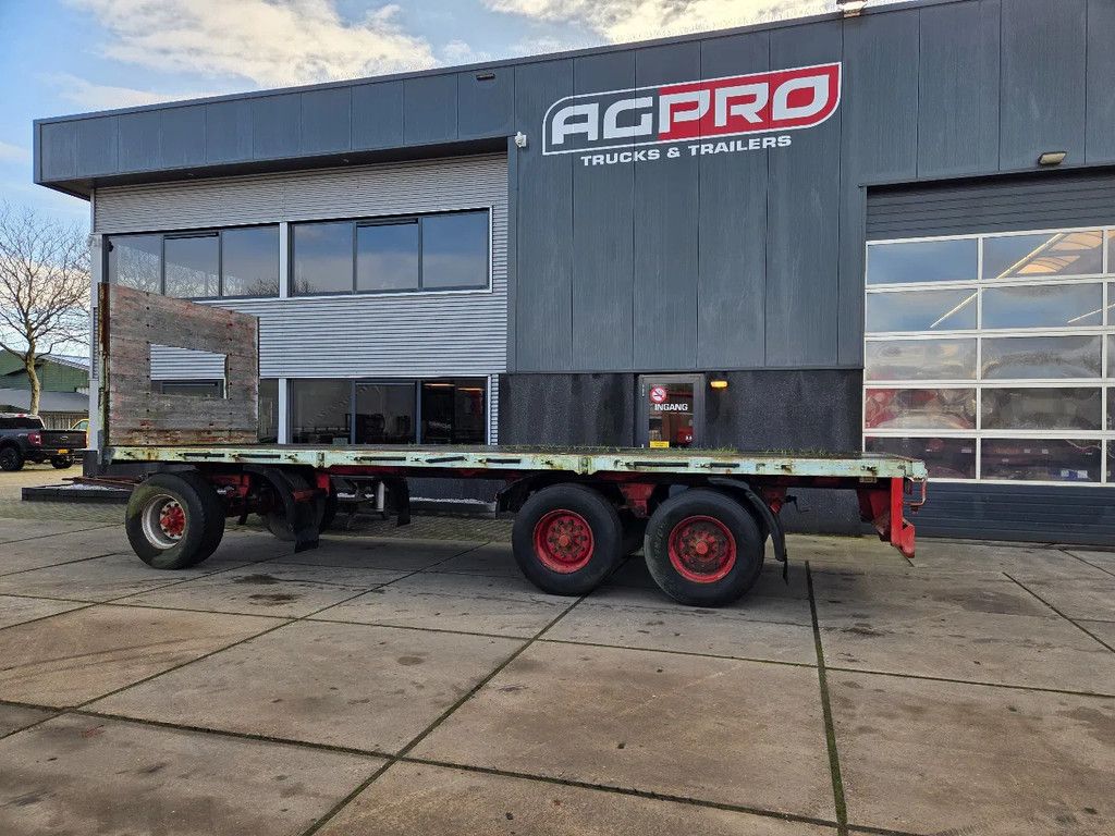 HALL 3 AS BLADGEVEERD, LANGZAAMVERKEER KENT. HYDR GEREMD