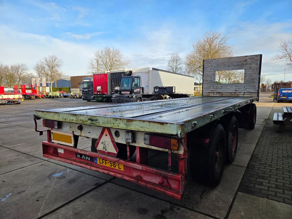 HALL 3 AS BLADGEVEERD, LANGZAAMVERKEER KENT. HYDR GEREMD