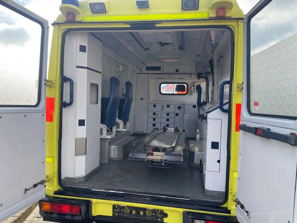 Mercedes-Benz 614 D-KA Rettungsdienst 4x2 Zeer mooi !!