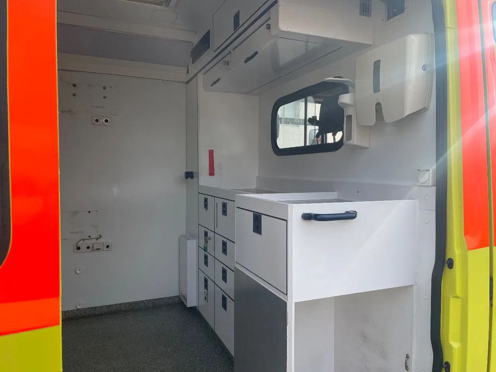 Mercedes-Benz 614 D-KA Rettungsdienst 4x2 Zeer mooi !!