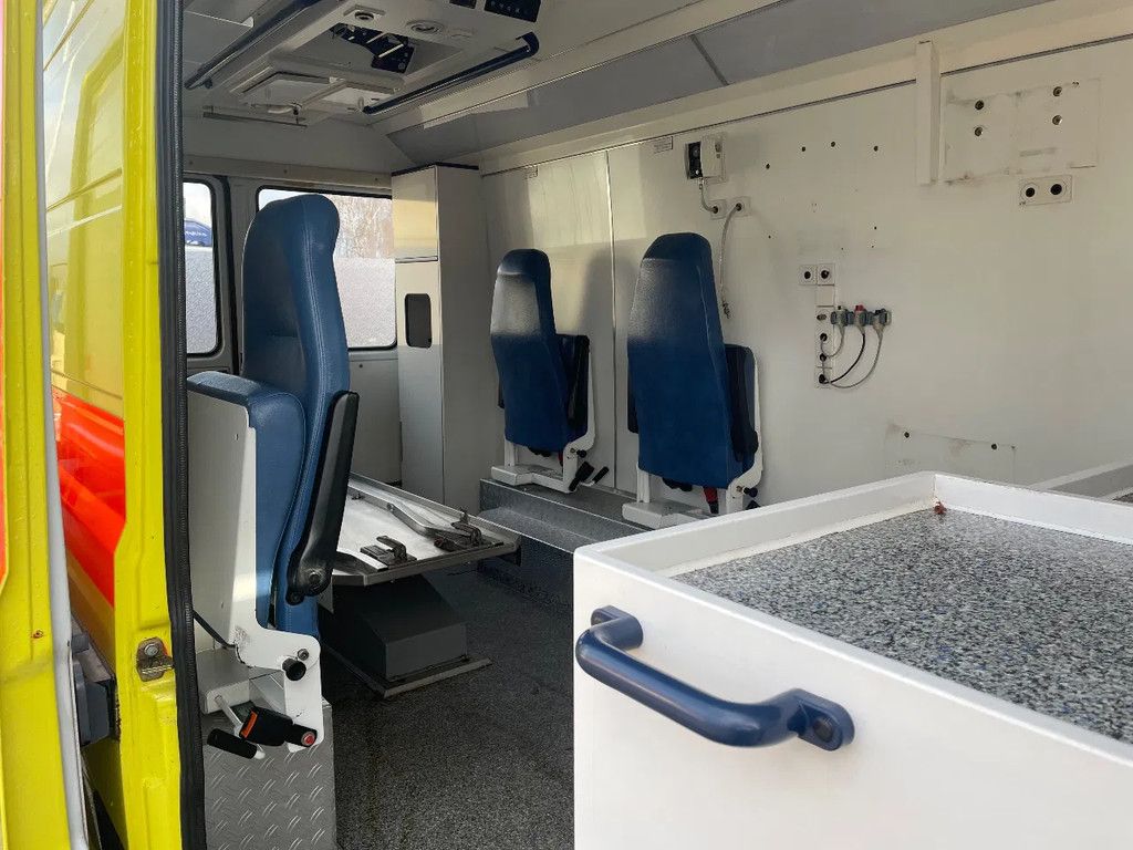 Mercedes-Benz 614 D-KA Rettungsdienst 4x2 Zeer mooi !!