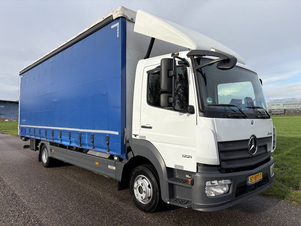 Mercedes-Benz Atego 1221 Euro6 BL Automaat / Airco / Cruise Control / 3 zits / Schuifzeilen / Schuifdak / Laadklep