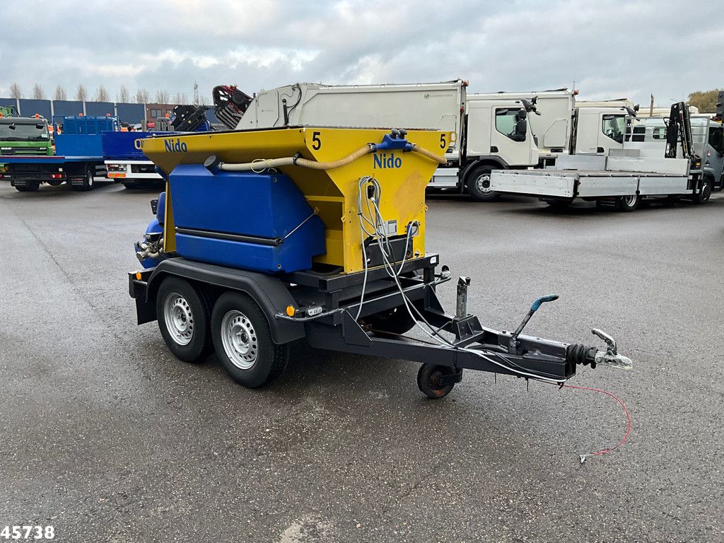 ESVE 2-assige aanhangwagen met Nido zoutstrooier