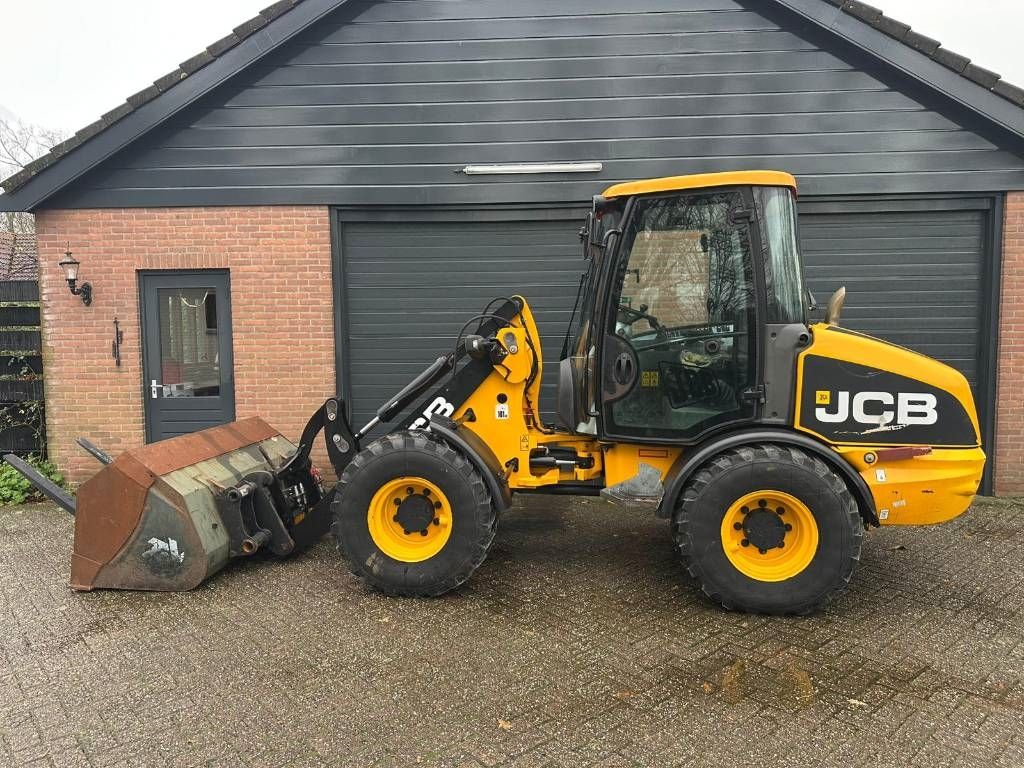 JCB 406