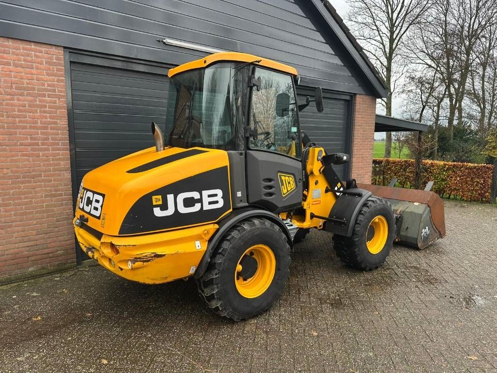 JCB 406