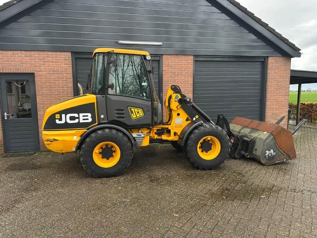 JCB 406