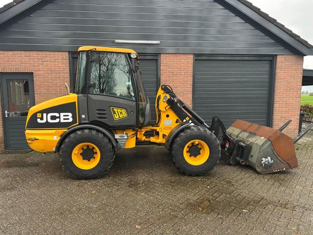 JCB 406