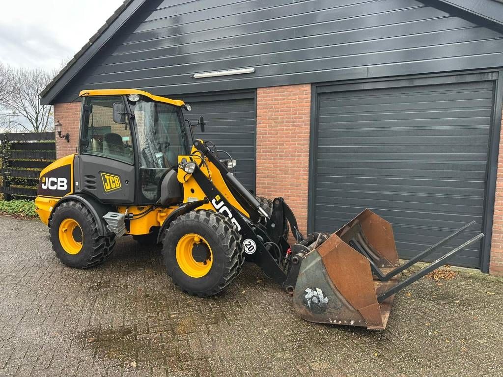 JCB 406