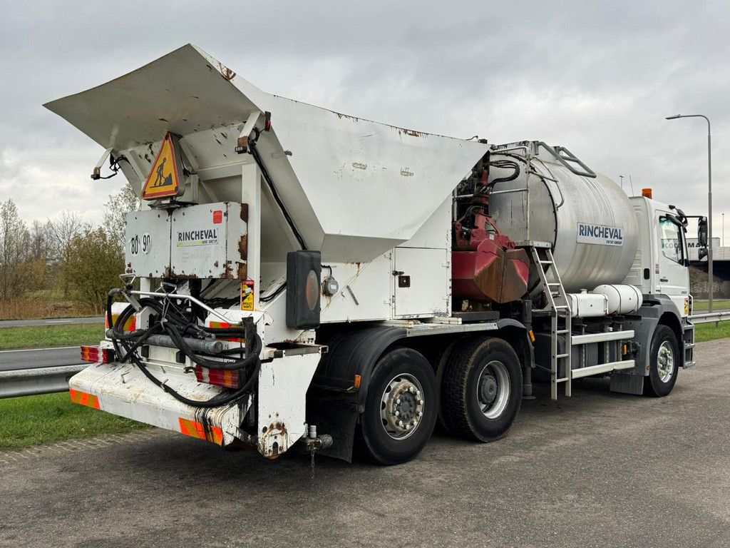 MercedesBenz Axor 2533 6x2x4 Rincheval Bitumensprayer / chip spreader